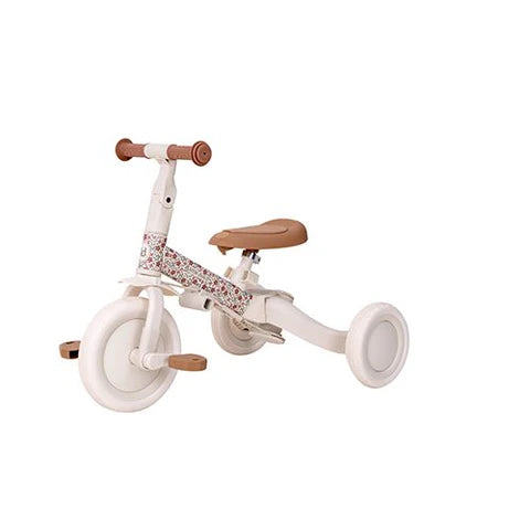 Triciclo 4 em 1 Little Dutch em modo triciclo independente, com rodas traseiras juntas, cor creme e castanho.