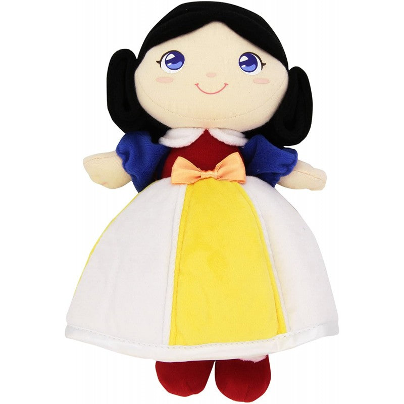 Close-up do rosto do peluche Branca de Neve Trudi, destacando os olhos azuis, sorriso suave e laço laranja no corpete vermelho.