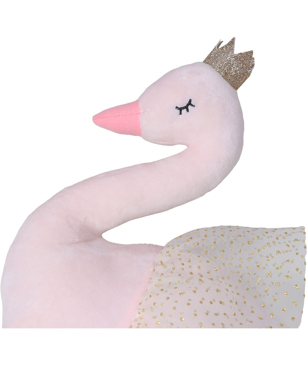 Detalhe do rosto do peluche cisne Ivy, mostrando os olhos fechados bordados, bico rosa e coroa dourada brilhante.