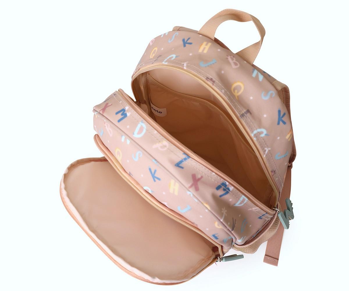 Vista interior da mochila escolar Tutete aberta, mostrando compartimento principal grande e bolso frontal com divisórias.