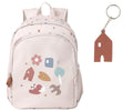 Mochila escolar Tutete Geometric Nature em bege claro com padrão de natureza e porta-chaves castanho em forma de casa, isolados em fundo branco.