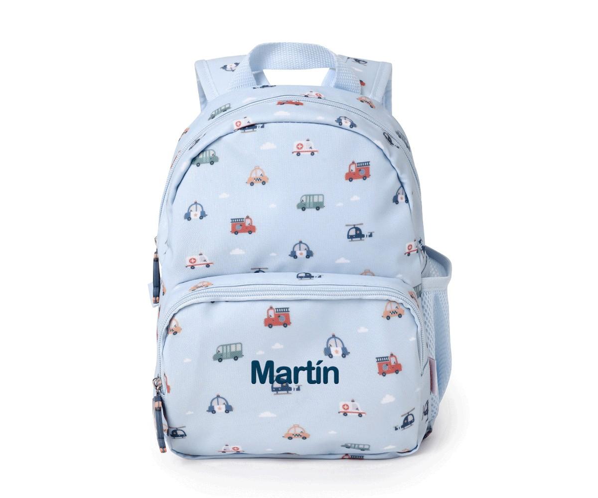 Mochila infantil Tutete azul clara com padrão de veículos, personalizada com o nome "Martín" em azul escuro na parte inferior.