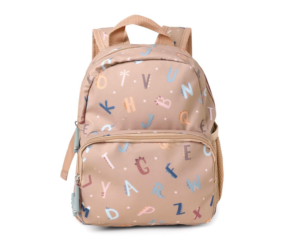 Mochila infantil Tutete bege com padrão de letras coloridas do alfabeto, vista frontal. Ideal para personalização.