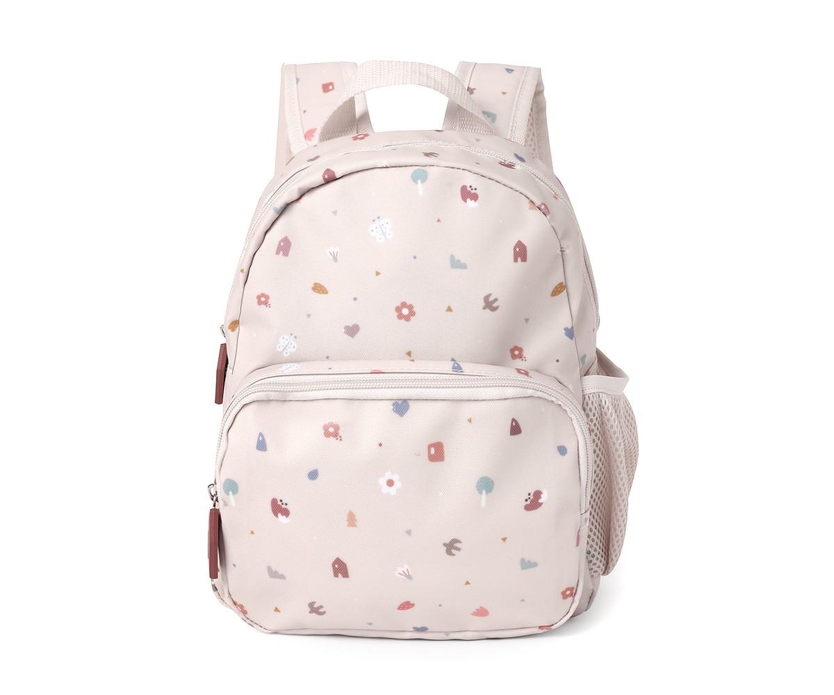 Mochila infantil Tutete bege com padrão subtil de casas, flores e pássaros em tons pastel, vista frontal.