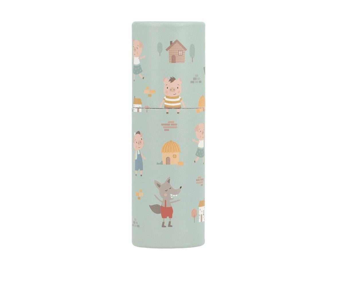 Tubo de lápis Tutete verde-água com ilustrações dos Três Porquinhos e do Lobo Mau, para um tema de conto de fadas.
