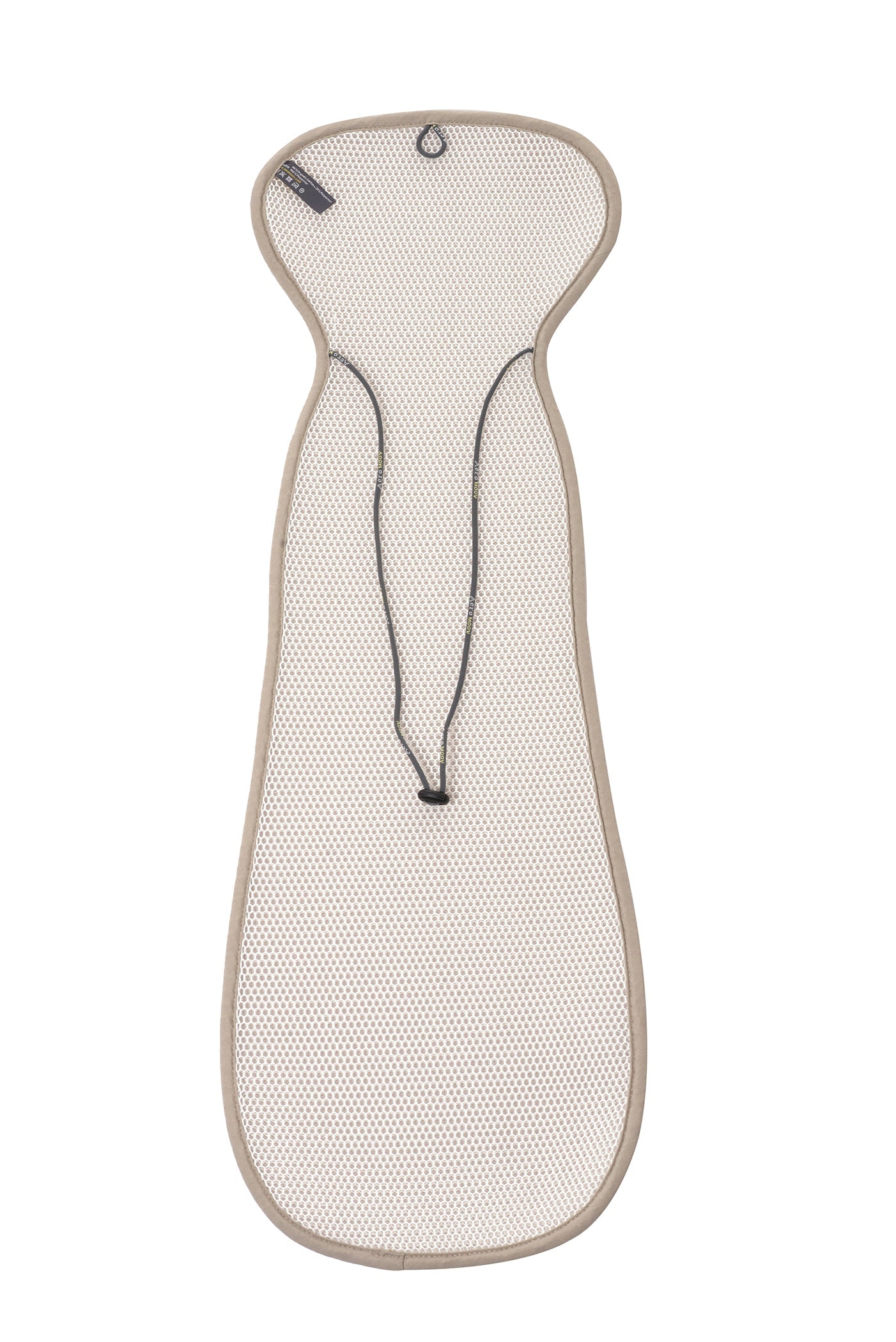 Vista da parte de trás da capa Aeromoov, mostrando a estrutura em rede 3D e o cordão de ajuste para fixação na parte superior do encosto.