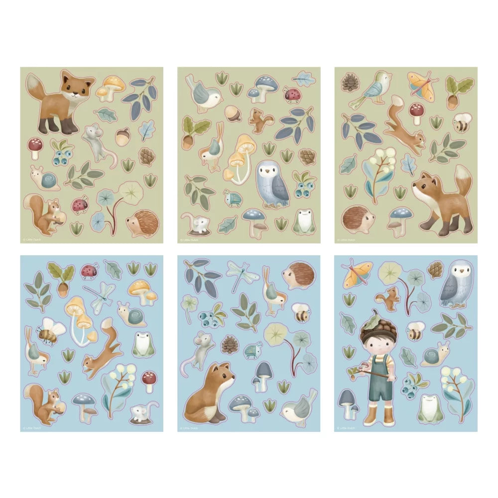 Seis folhas de autocolantes com diversos animais da floresta, plantas e cenários, apresentando a variedade de figuras disponíveis no kit.
