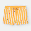 Boxer de praia infantil Waterlemon amarela a riscas com bolinhas coloridas, vista frontal, com cós elástico e atacadores amarelos.