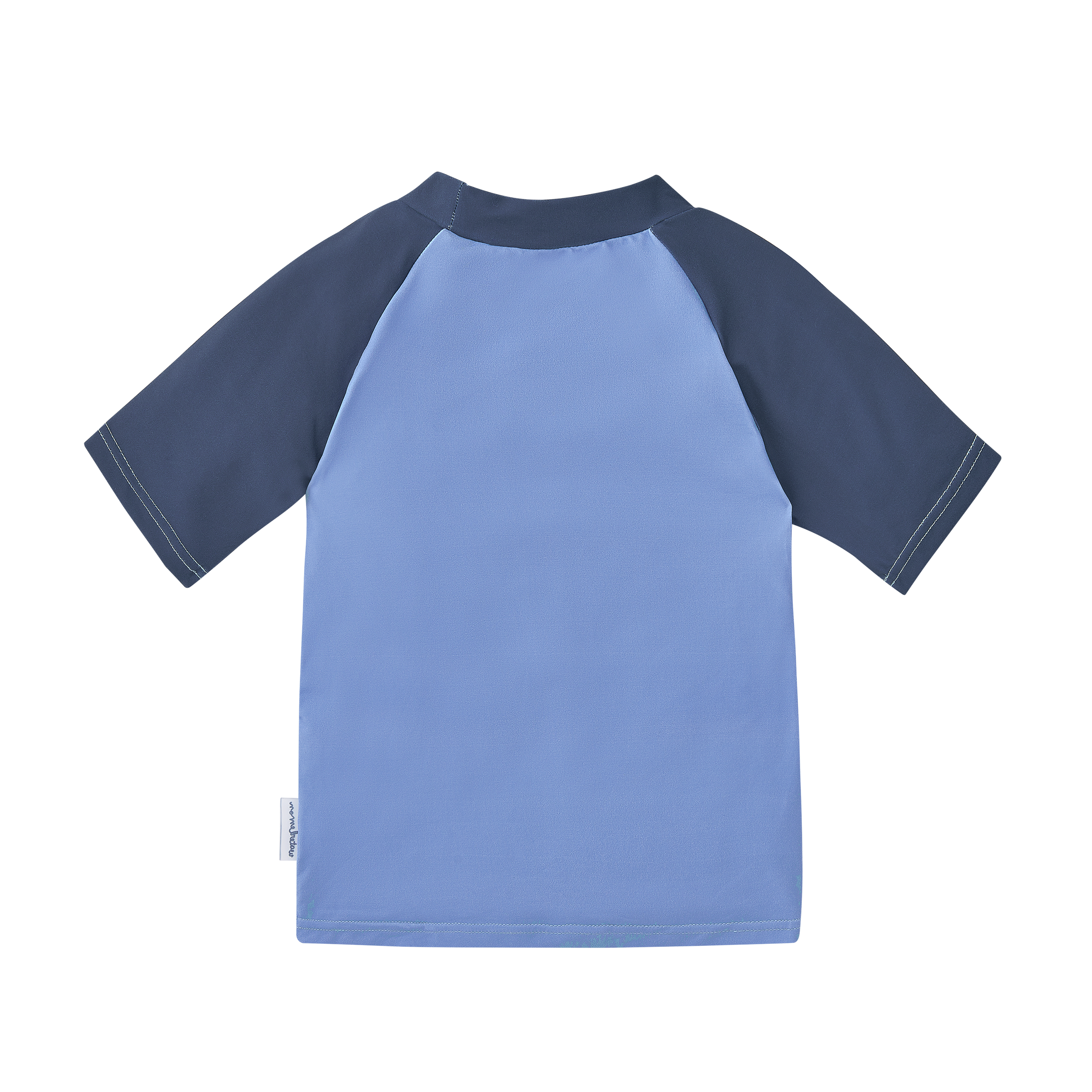 Detalhe da camisola UV Waterlemon mostrando a textura do tecido de secagem rápida com o estampado de gelados em primeiro plano.