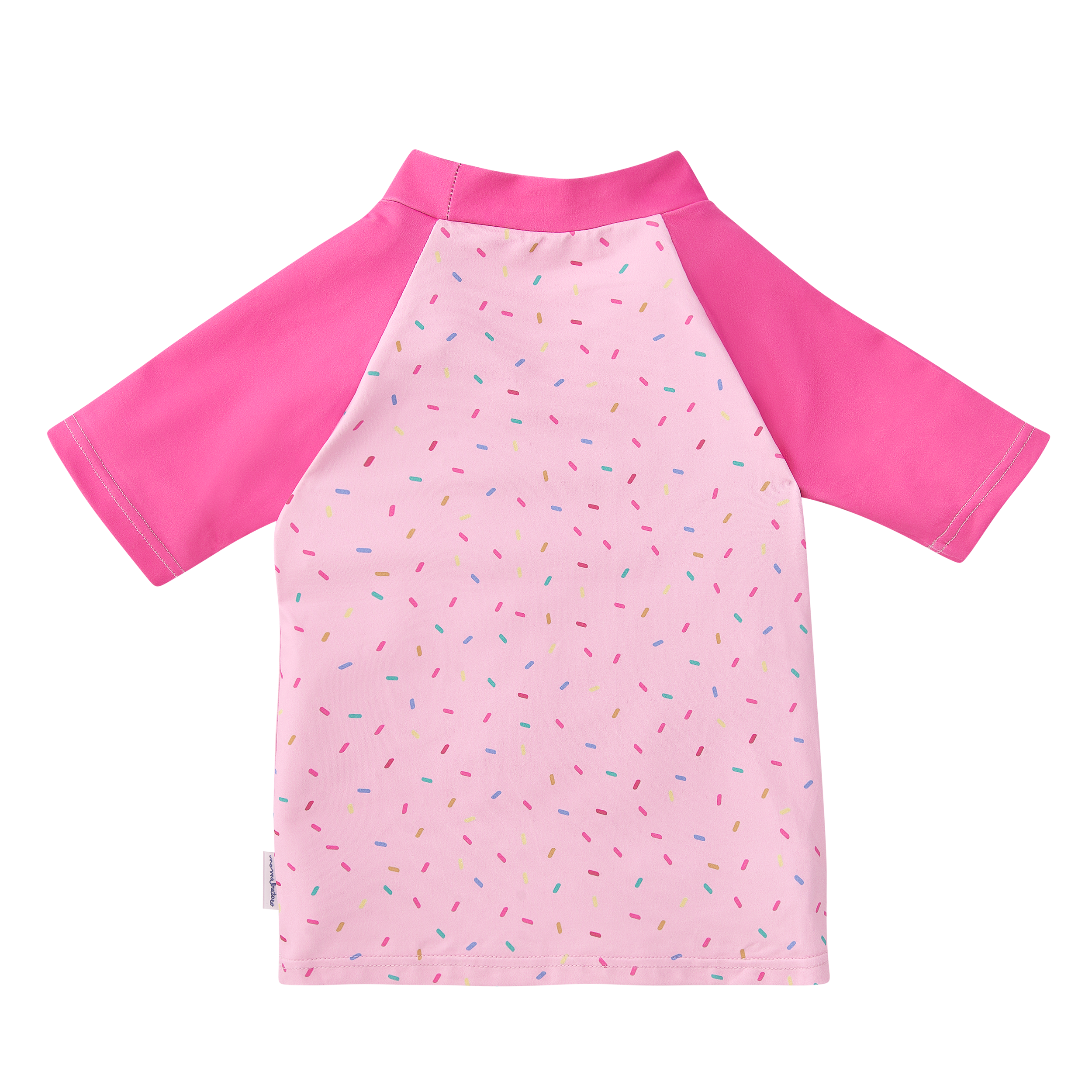 Detalhe da camisola de manga curta raglan com gola subida, mostrando a textura do tecido de proteção UV.