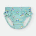 Cueca fralda de banho turquesa com padrão de estrelas e folhos laterais para bebé.