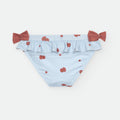 Cueca de praia Waterlemon infantil, azul às riscas, com estampado de polvo e folho na cintura. Laços laterais cor de terracota.