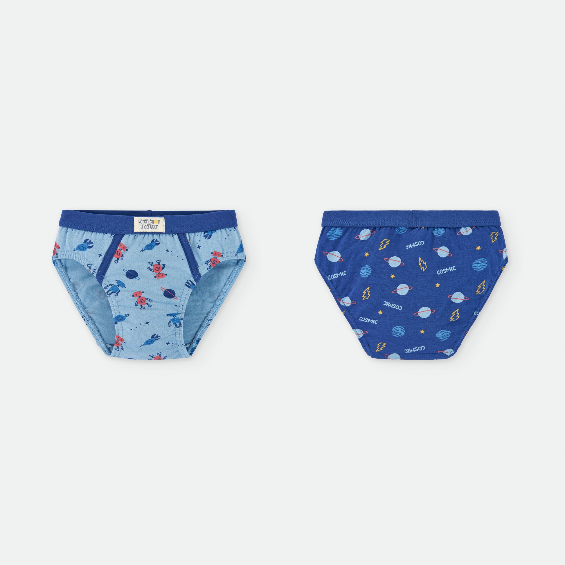 Conjunto de 2 cuecas Waterlemon para criança, com estampas espaciais. Detalhe da frente e verso das cuecas em algodão e elastano.