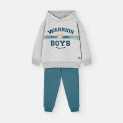 Fato de treino infantil Waterlemon de 2 peças (cinza e azul) com camisola "Warrior Boys" e calças azuis.