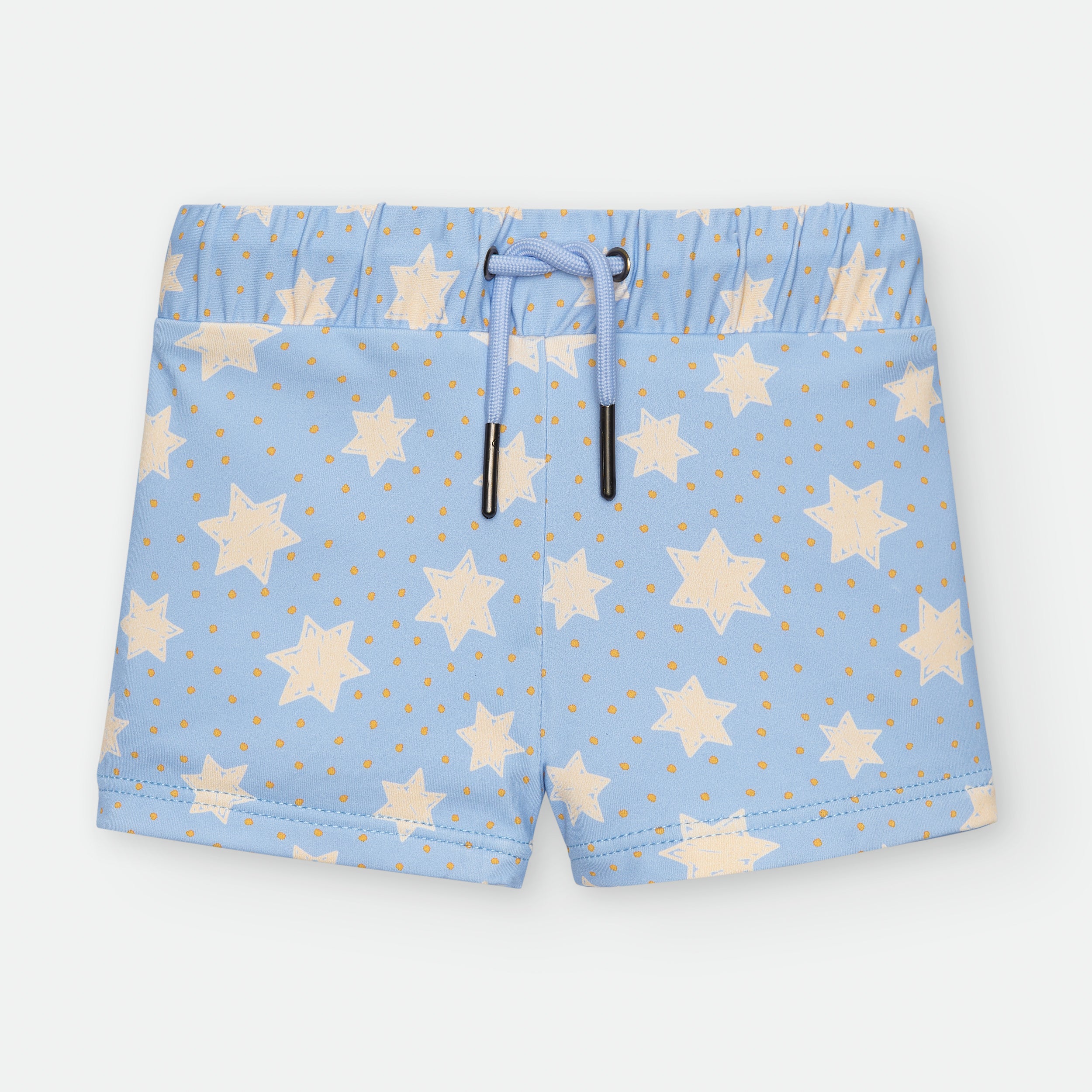 Calção de praia Waterlemon para menino, lycra azul claro com estrelas grandes e pequenos pontos amarelos. Cintura elástica com cordão de ajuste azul.