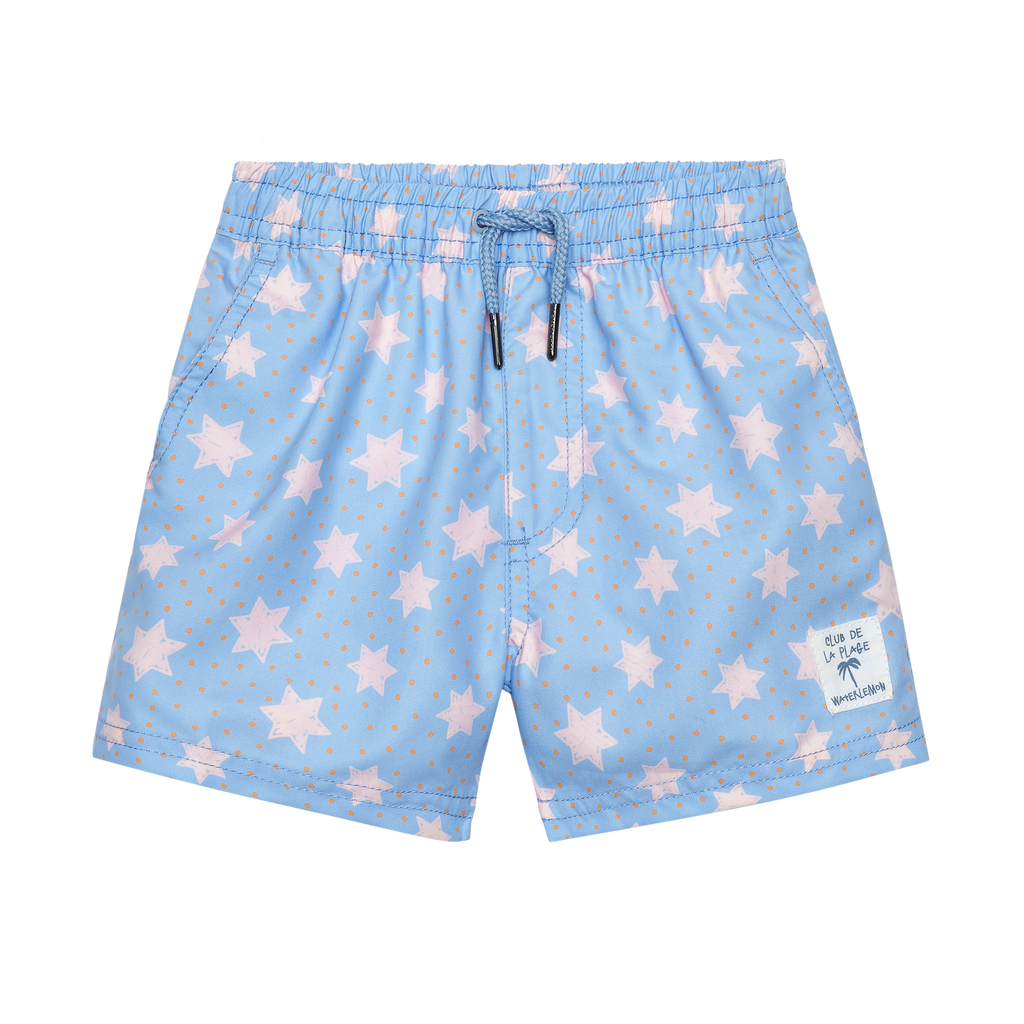 Calção de praia Waterlemon azul claro com padrão de estrelas cor-de-rosa e pequenos pontos alaranjados. Cós elástico com cordão azul funcional.