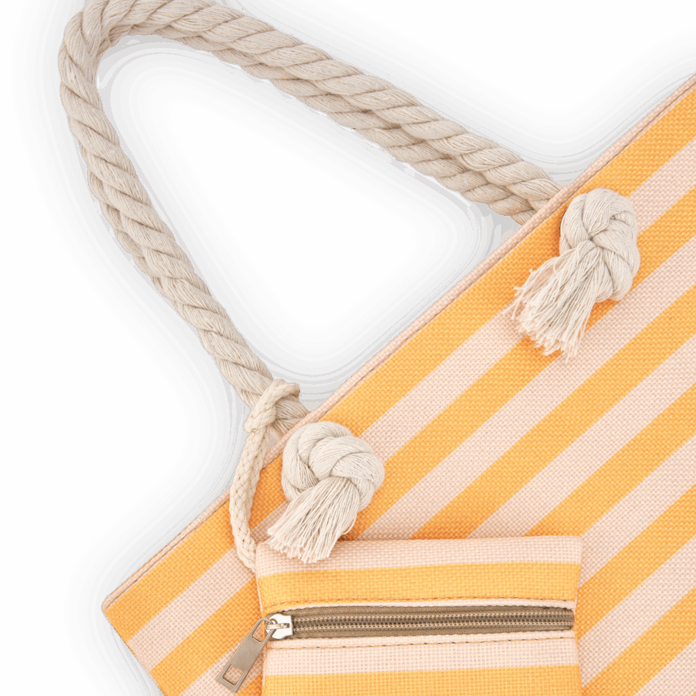 Detalhe aproximado das alças de corda entrançada com nós e do pequeno bolso exterior com fecho do saco de praia Waterlemon riscas amarelas.