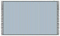 Toalha manta Waterlemon 160x200cm com padrão de riscas verticais azuis claras e brancas, com franjas pretas nas extremidades, ideal para praia.