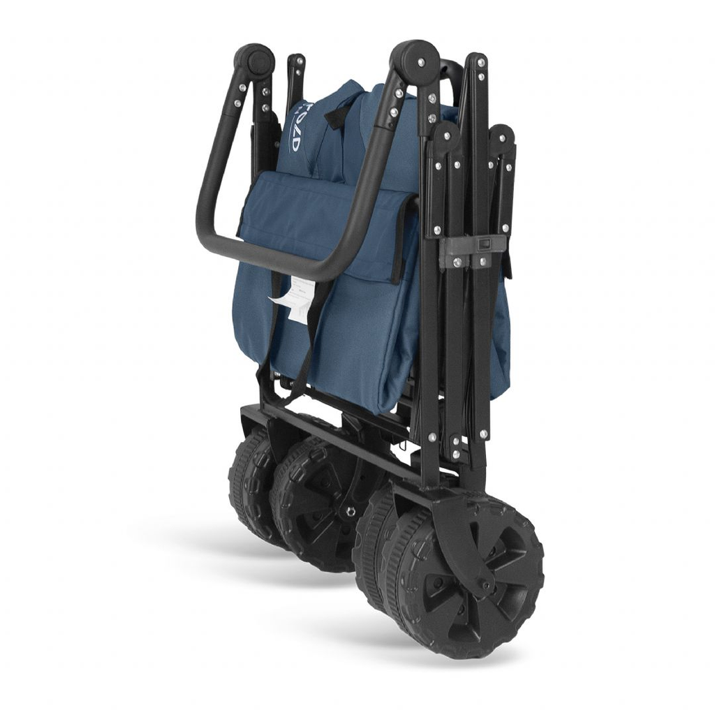 Carrinho Wonderfold dobrado e compacto, pronto para arrumação ou transporte, exibindo as rodas de praia.