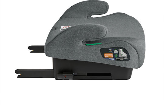 Vista lateral da cadeira auto elevatória KikkaBoo i-Size, mostrando os indicadores de instalação e os apoios de braço.