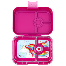 Lancheira Yumbox aberta, cor magenta, com 4 compartimentos e tampa com padrão de unicórnio colorido no interior.