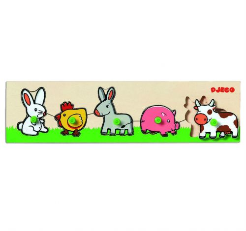 Puzzle Djeco Quinta e companhia com 5 peças de animais coloridos e pegas verdes, encaixadas numa base de madeira clara.