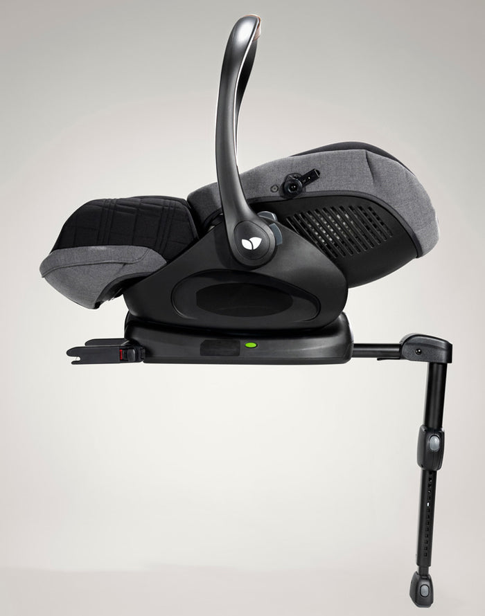 Base ISOFIX da cadeira auto, mostrando a barra de apoio ajustável para segurança adicional.