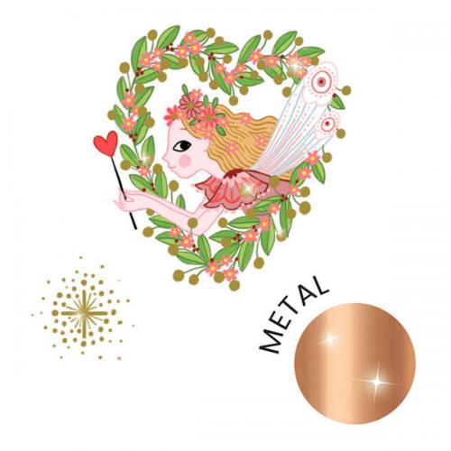 Detalhe de uma tatuagem Djeco Fadas Amigas, com uma fada dentro de uma coroa floral e a indicação dos efeitos metálicos dourados.