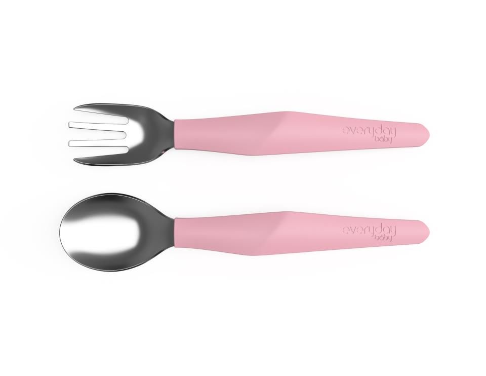 Colher e garfo de silicone e aço inoxidável da Everyday Baby, em cor rosa, com o logótipo visível na pega.