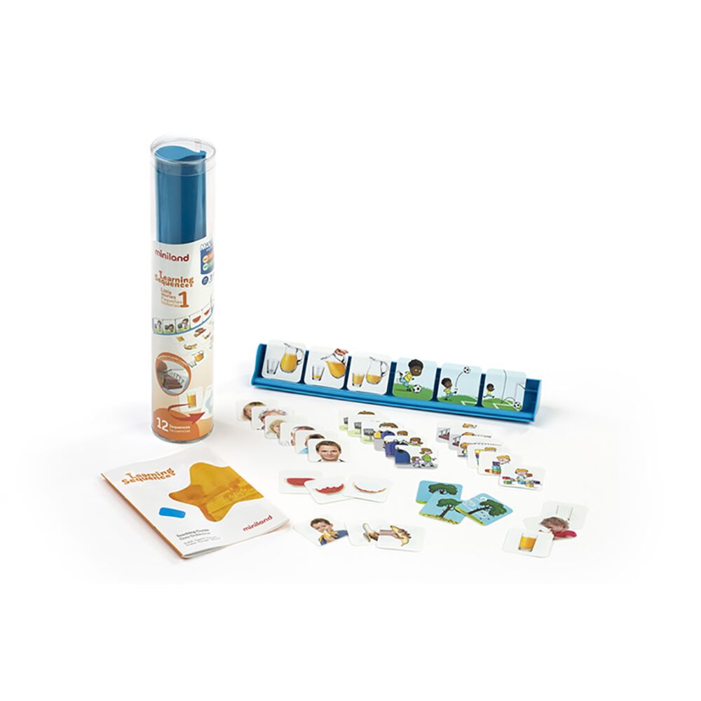 Conjunto completo do jogo Miniland Pequenas Histórias, incluindo embalagem em tubo azul, suporte e cartões espalhados.