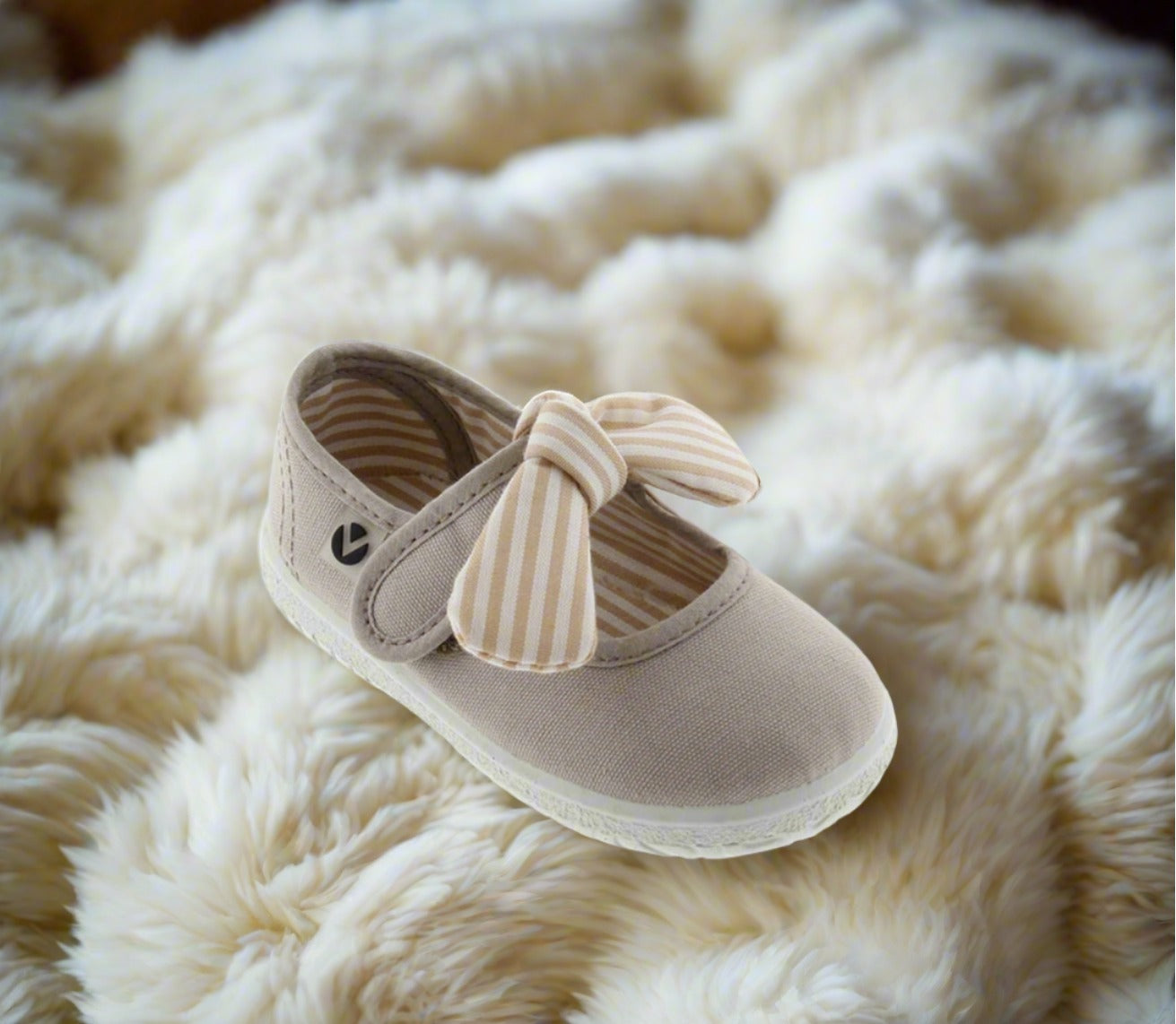 Victoria Sapato Calçado Respeitador Barefoot laço velcro beige frente