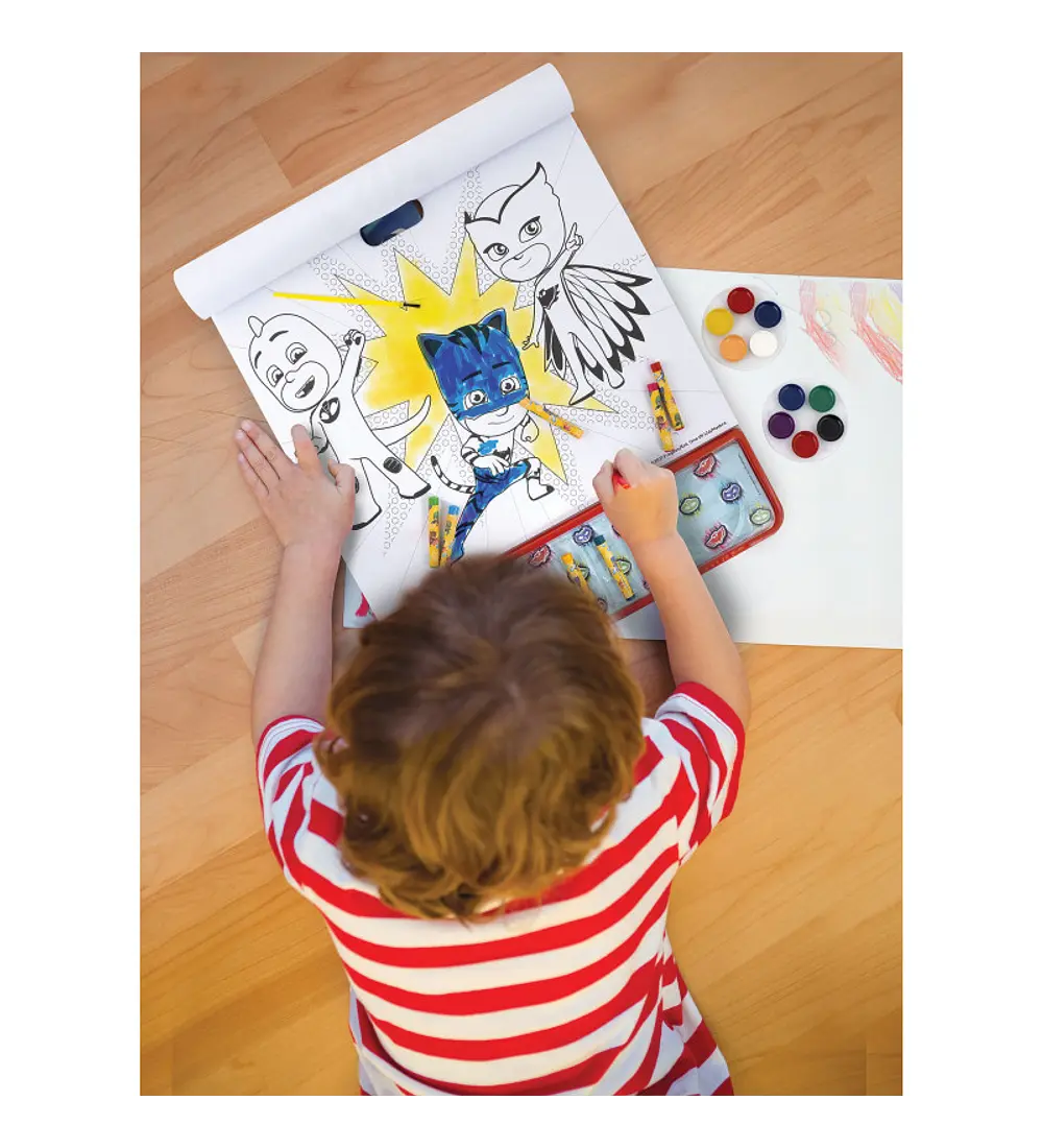 Folha de autocolantes coloridos incluída no conjunto, com figuras variadas para personalizar as criações.