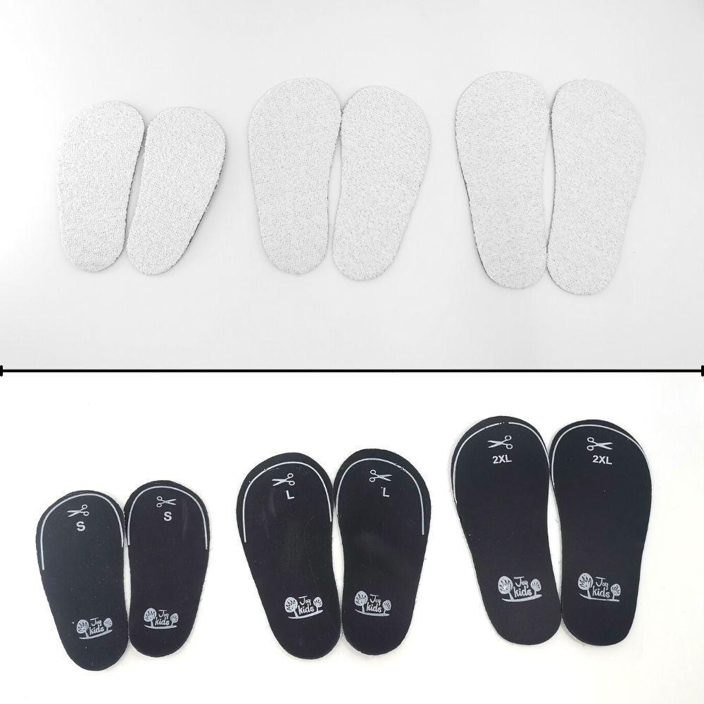 Três pares de palmilhas Attipas em tamanhos S, L e 2XL, mostrando o lado branco texturizado e o lado preto com marcações de corte.