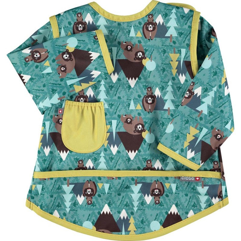 Vista frontal do babete com mangas da Close, padrão de natureza.