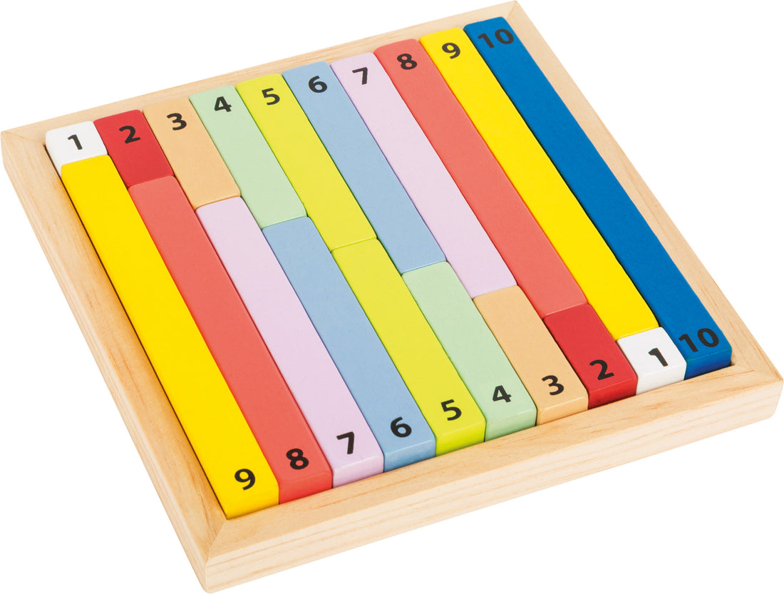 Conjunto de barras numéricas coloridas de 1 a 10, organizadas num quadro de madeira. Ideal para crianças aprenderem matemática de forma lúdica e interativa.