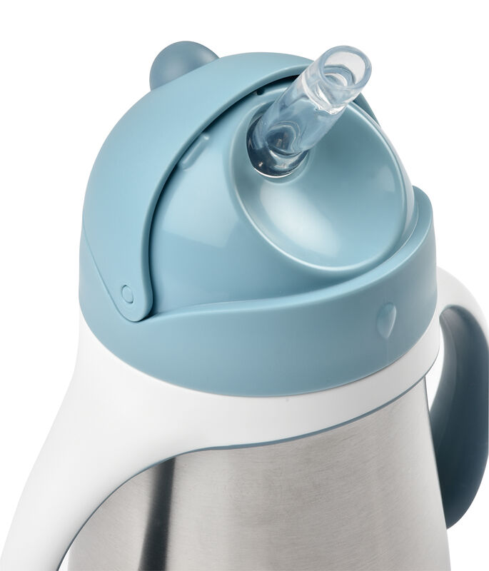 Detalhe da tampa deslizante e palhinha de silicone Beaba azul