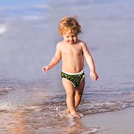 Bebé a caminhar na praia com cueca fralda ImseVimse.