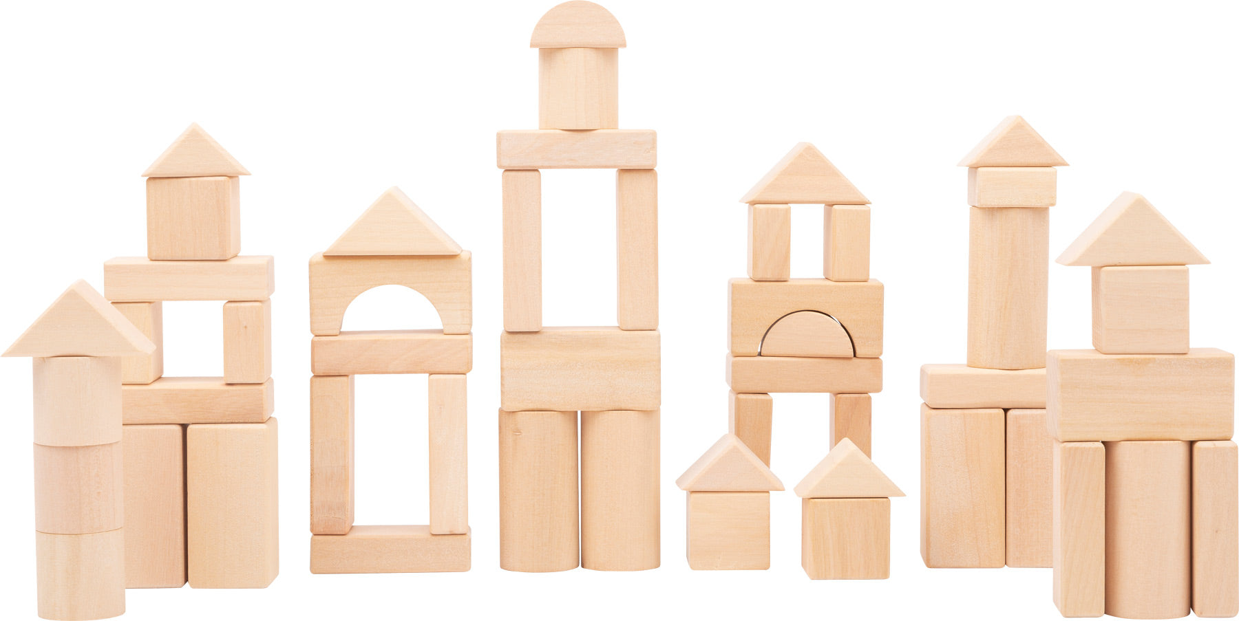Conjunto de 50 blocos de construção de madeira natural small foot, dispostos em várias construções, mostrando a variedade de formas e tamanhos.