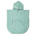 Poncho de banho Btbox em algodão, cor verde água, com capuz e bolso frontal, visto de frente sobre fundo branco.