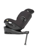 Vista lateral direita da cadeira auto preta com inclinação máxima, mostrando a base ISOFIX e a perna de apoio.