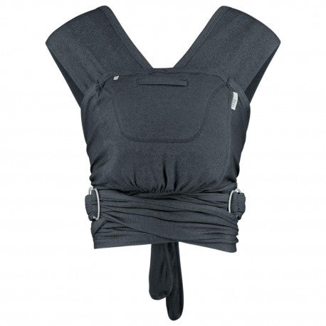 Mochila de babywearing Caboo cinzenta escura, ajustada com anéis, vista de frente.