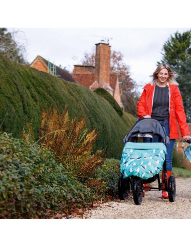 Detalhe da capa BundleBean mostrando o tecido exterior impermeável e o forro polar interior, destacando o padrão de gaivotas.