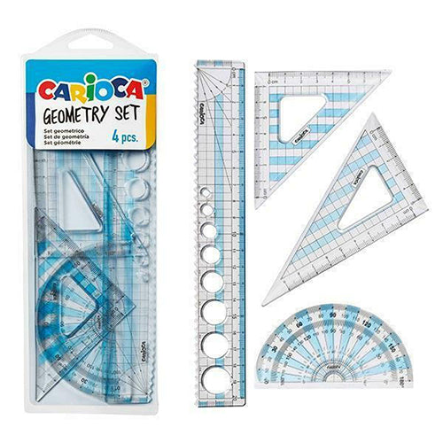 Embalagem de um conjunto de geometria Carioca com 4 peças em plástico transparente, incluindo régua, dois esquadros e um transferidor com detalhes em azul e branco.