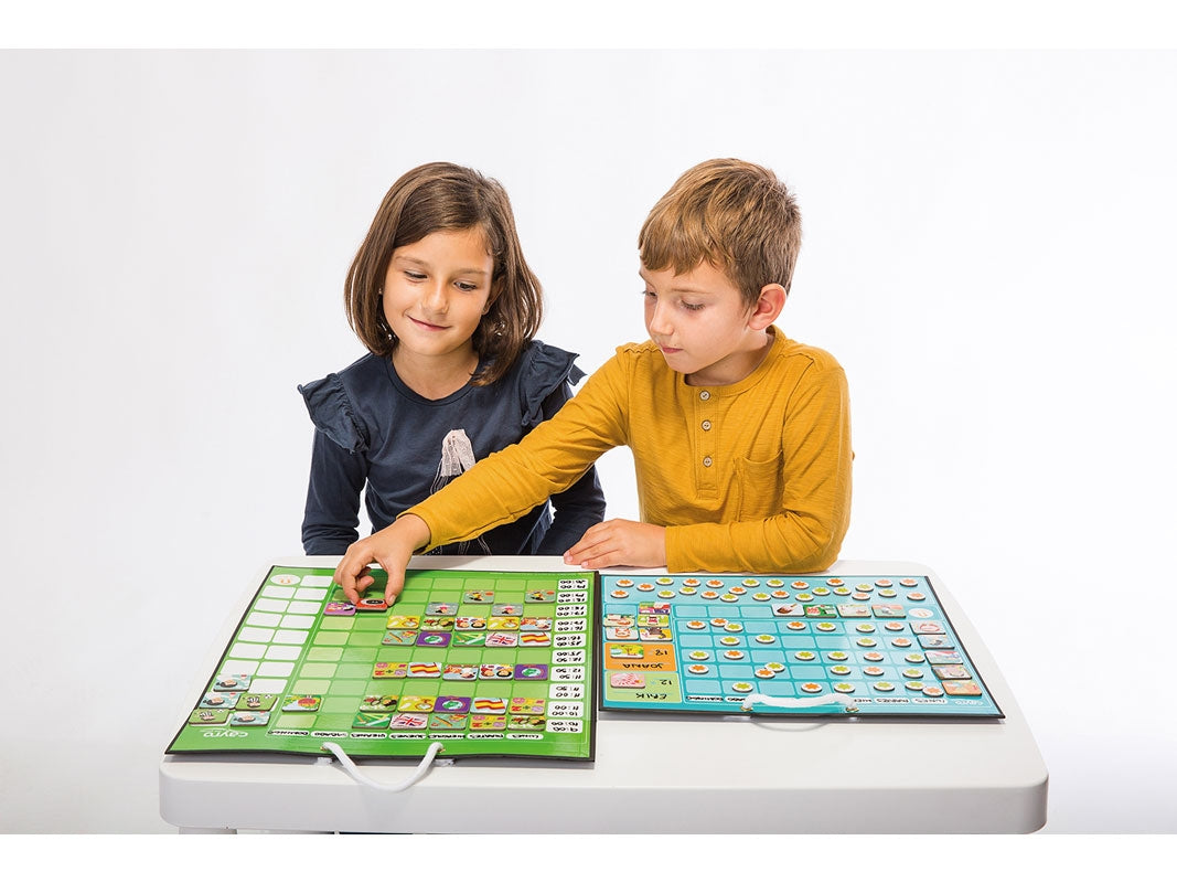 Calendário escolar magnético Cayro montado, mostrando dias da semana e espaço editável para rotinas de crianças.