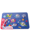 Embalagem do puzzle espacial Classic World de madeira com 8 peças, ideal para crianças a partir dos 18 meses.