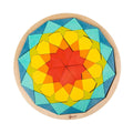 Puzzle Mandala em madeira Classic World montado, exibindo um padrão circular complexo com cores vibrantes.