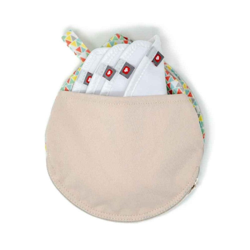 Close Discos Amamentação Pastel (4 unidades) apresentados no seu saco de rede para lavagem, destacando as cores suaves.