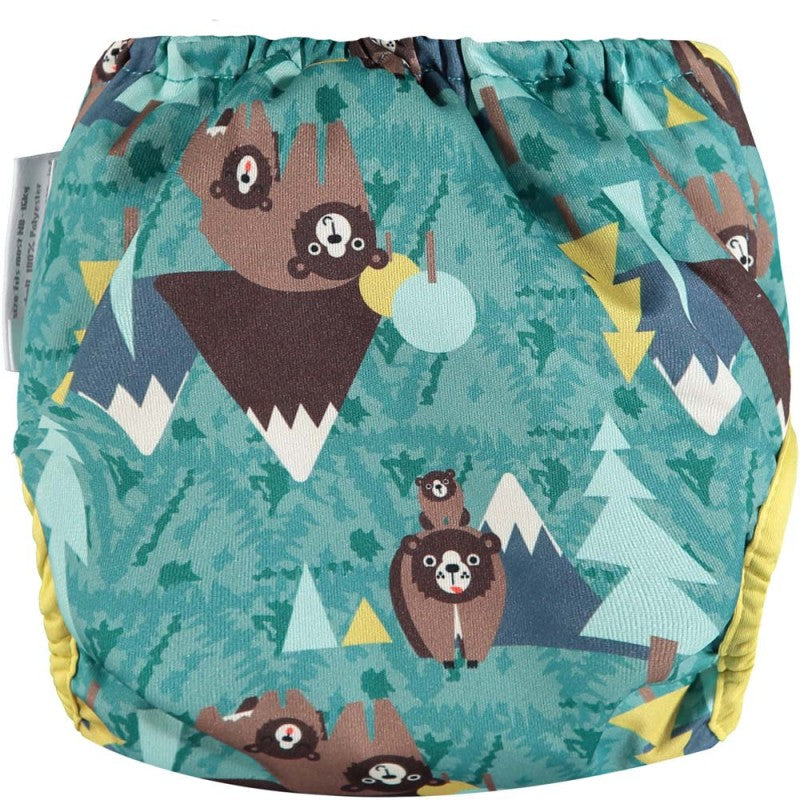Close Fralda Reutilizável Urso (Tamanho Recém-Nascido) com abertura para o cordão umbilical, vista frontal em detalhe.