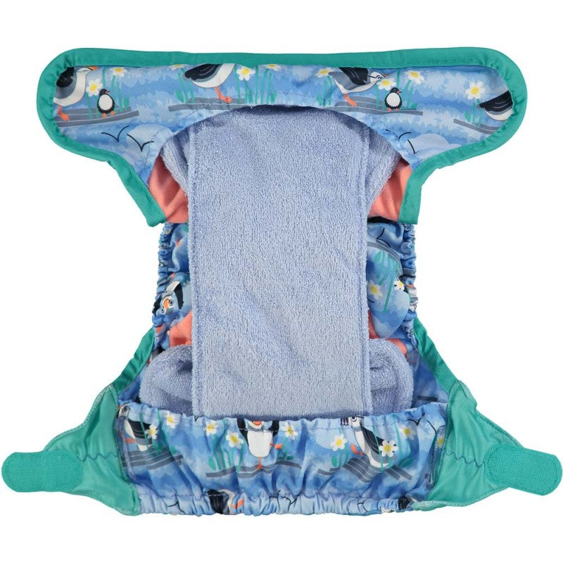 Conjunto completo de fralda reutilizável Pop-in e absorventes.