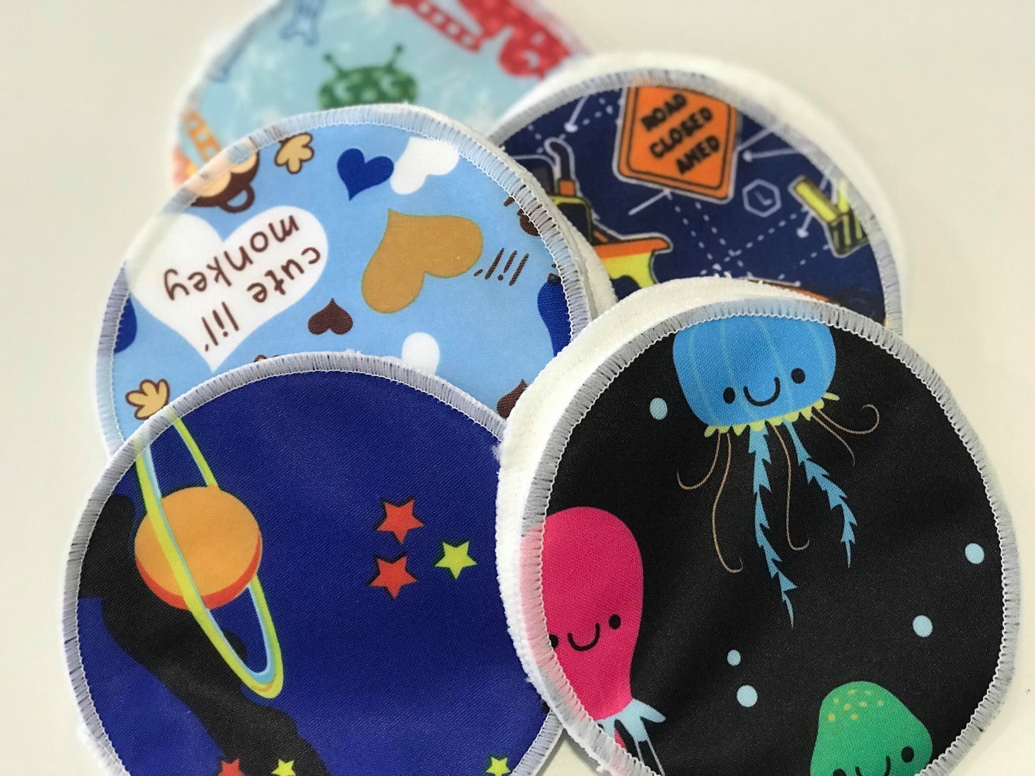 Discos de amamentação em bambu reutilizáveis com padrão colorido
